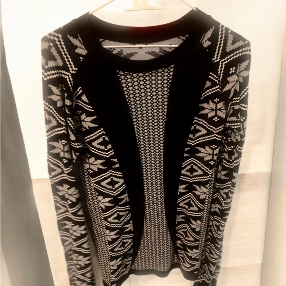 Elegant Black and White Patterned Women's Crewneck Top